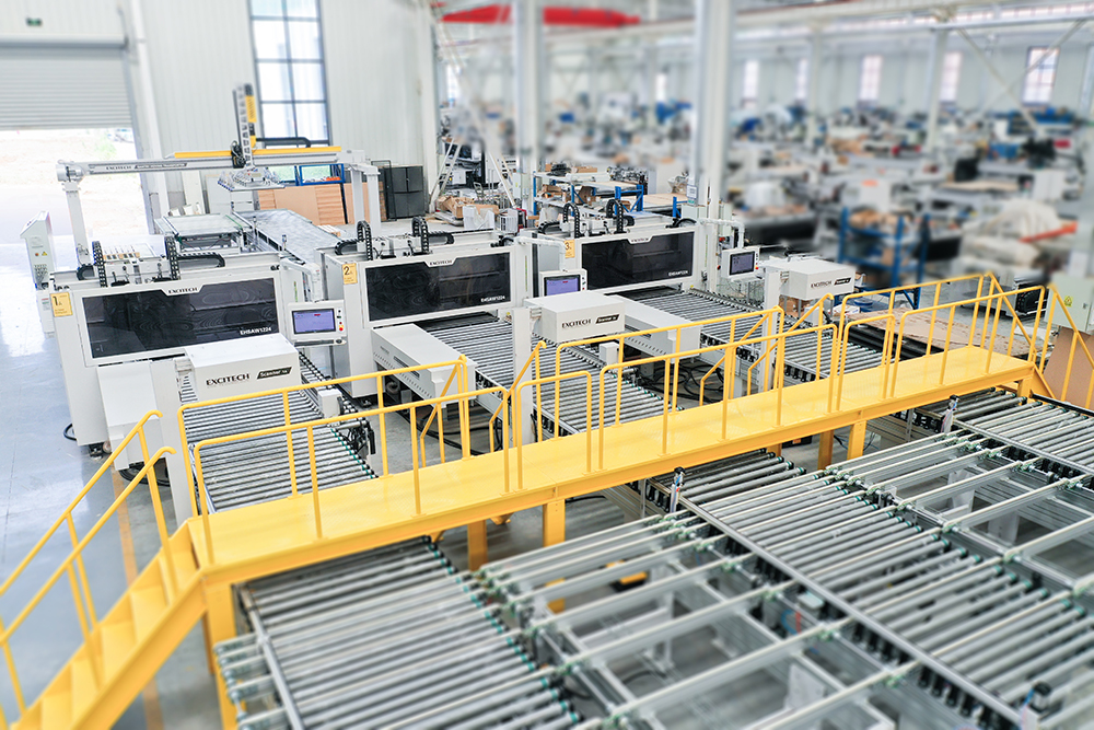 EXCITECH Drilling Cell – inteligentní řešení automatického vrtání. Bez omezení prací, vícesměnná výroba, vyžaduje méně operátorů než manuální, zvyšuje produktivitu