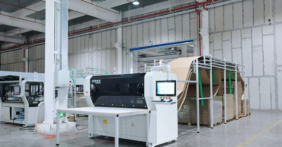 EXCITECH BALING SOLUTION-Inteligentní kartonovací stroj