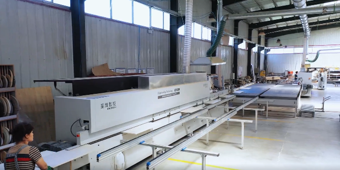 Inteligentní továrna, zvolte ExciTech! Peking Dingxiang Furniture Intelligent Edge Banding Project.